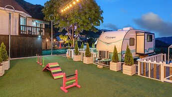 Gapyeong Dongban84 Glamping&pool Villa