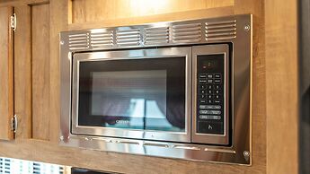 Gapyeong Dongban84 Glamping&pool Villa