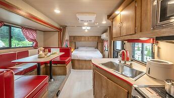 Gapyeong Dongban84 Glamping&pool Villa