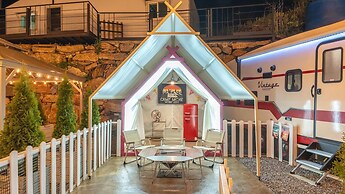 Gapyeong Dongban84 Glamping&pool Villa