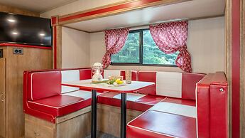 Gapyeong Dongban84 Glamping&pool Villa