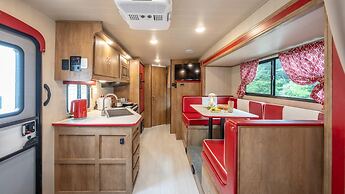 Gapyeong Dongban84 Glamping&pool Villa