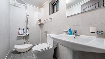 Gapyeong Dongban84 Glamping&pool Villa