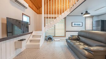 Gapyeong Dongban84 Glamping&pool Villa