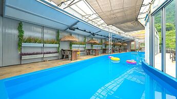 Gapyeong Dongban84 Glamping&pool Villa