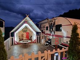 Gapyeong Dongban84 Glamping&pool Villa