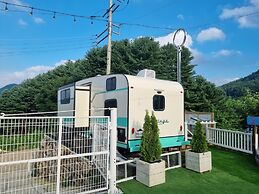 Gapyeong Dongban84 Glamping&pool Villa