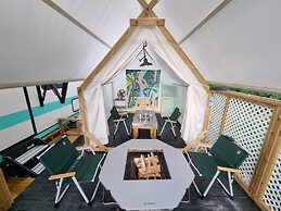 Gapyeong Dongban84 Glamping&pool Villa