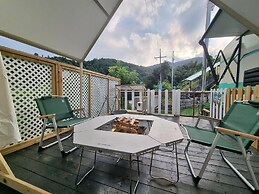 Gapyeong Dongban84 Glamping&pool Villa