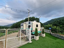 Gapyeong Dongban84 Glamping&pool Villa
