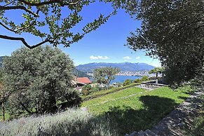 Romantic Lake View With Garden