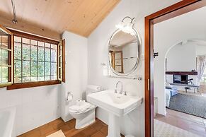 Romantic Lake View With Garden