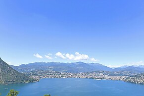 Romantic Lake View With Garden