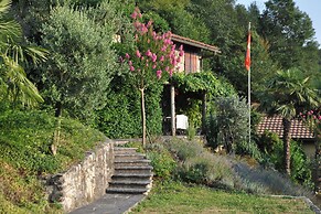 Romantic Lake View With Garden