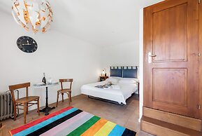 Romantic Lake View With Garden