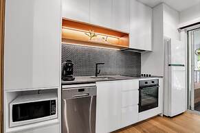 Bright on the River (Buffalo Apartment 1)