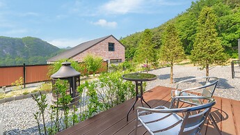 Danyang Dandelion Pool Villa