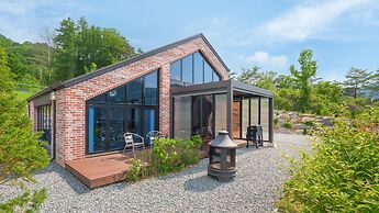 Danyang Dandelion Pool Villa