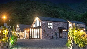 Danyang Dandelion Pool Villa