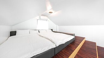 Danyang Dandelion Pool Villa