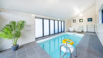 Danyang Dandelion Pool Villa