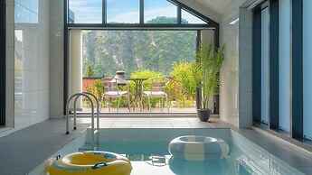 Danyang Dandelion Pool Villa