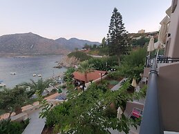 Evita Studios & Apartments