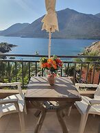 Evita Studios & Apartments