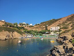 Evita Studios & Apartments