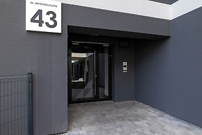 Bright Apartment With Parking by Renters