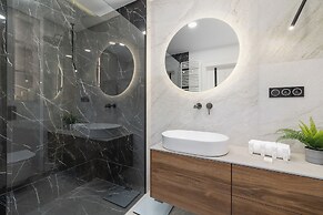 Bright Apartment With Parking by Renters