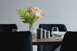 Bright Apartment With Parking by Renters