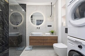 Bright Apartment With Parking by Renters