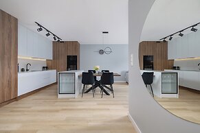 Bright Apartment With Parking by Renters