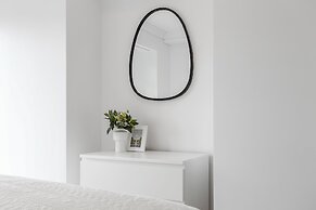 Metropolis Apartments by Urban Rest