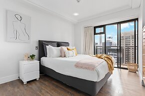 Metropolis Apartments by Urban Rest