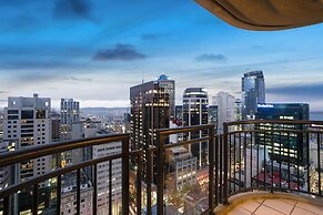 Metropolis Apartments by Urban Rest