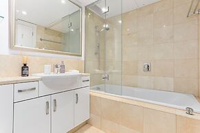 Metropolis Apartments by Urban Rest