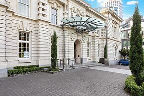 Metropolis Apartments by Urban Rest