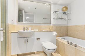 Metropolis Apartments by Urban Rest