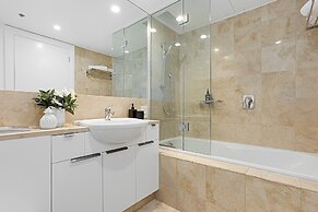 Metropolis Apartments by Urban Rest