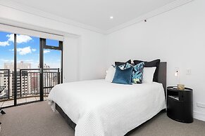 Metropolis Apartments by Urban Rest