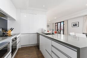 Metropolis Apartments by Urban Rest