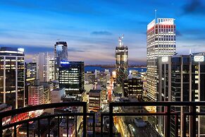 Metropolis Apartments by Urban Rest