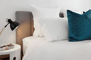 Metropolis Apartments by Urban Rest