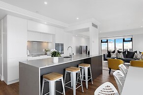 Metropolis Apartments by Urban Rest