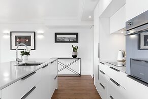 Metropolis Apartments by Urban Rest