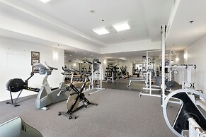 Metropolis Apartments by Urban Rest