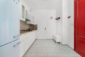 Yellow Apartment in Bytom by Renters