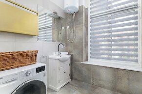 Yellow Apartment in Bytom by Renters